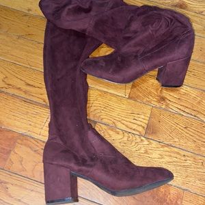Maroon knee high heeled shoes